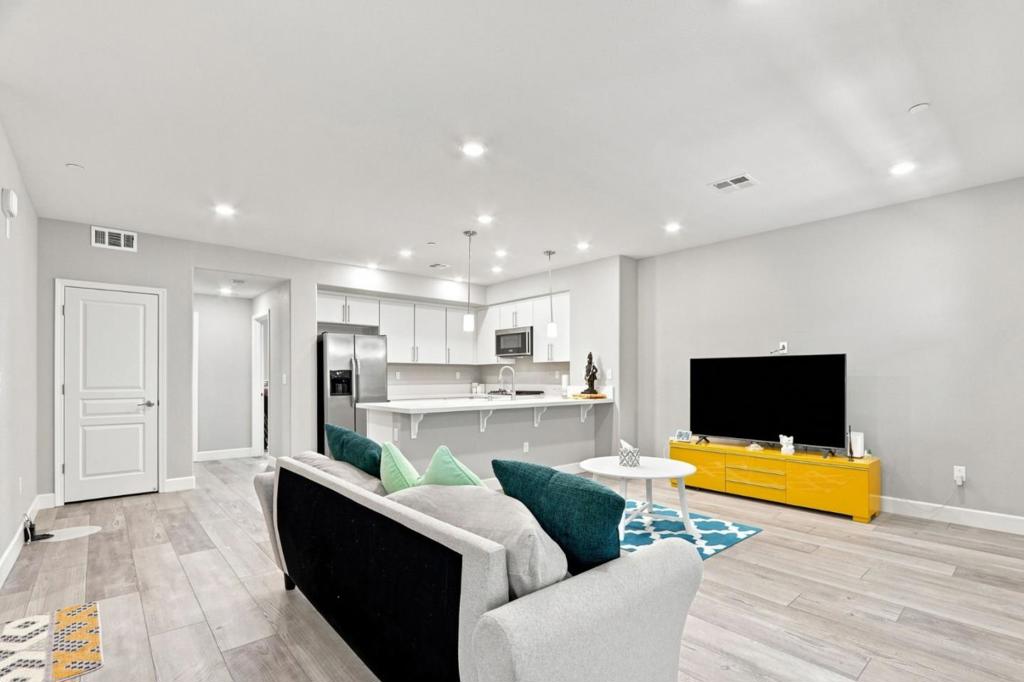 633 Clover Circle, Milpitas, CA 95035 — photo 1