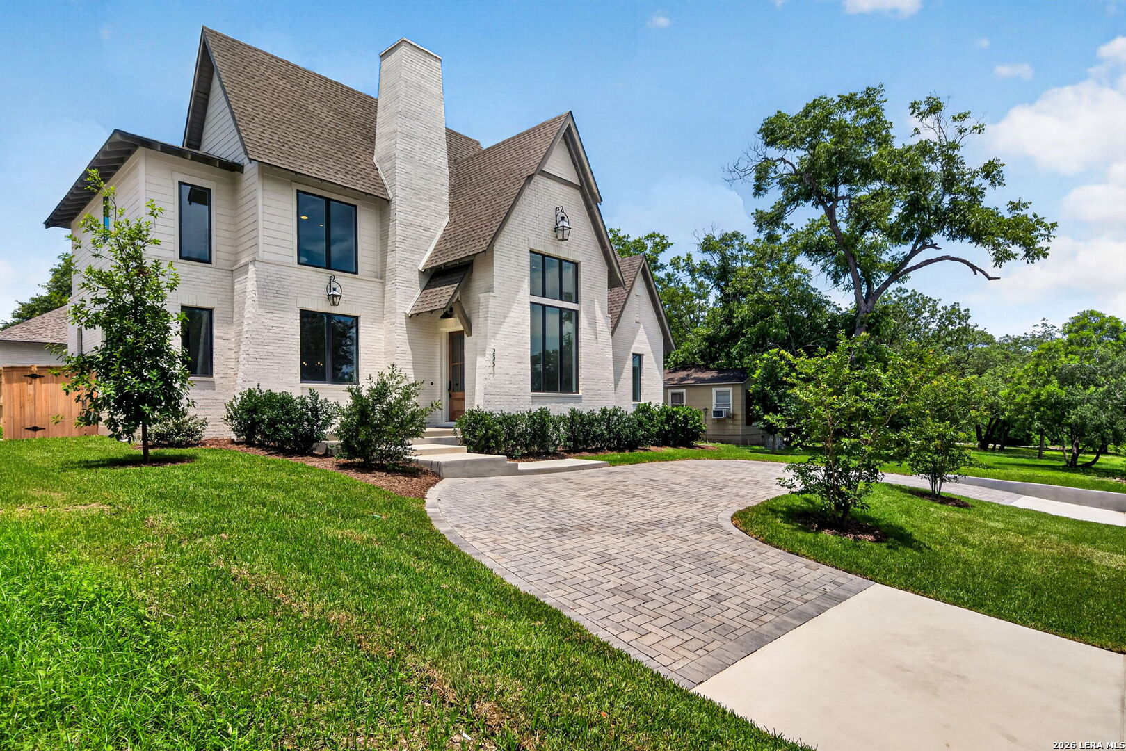 255 CLAYWELL DR, Alamo Heights, TX 78209 — photo 1