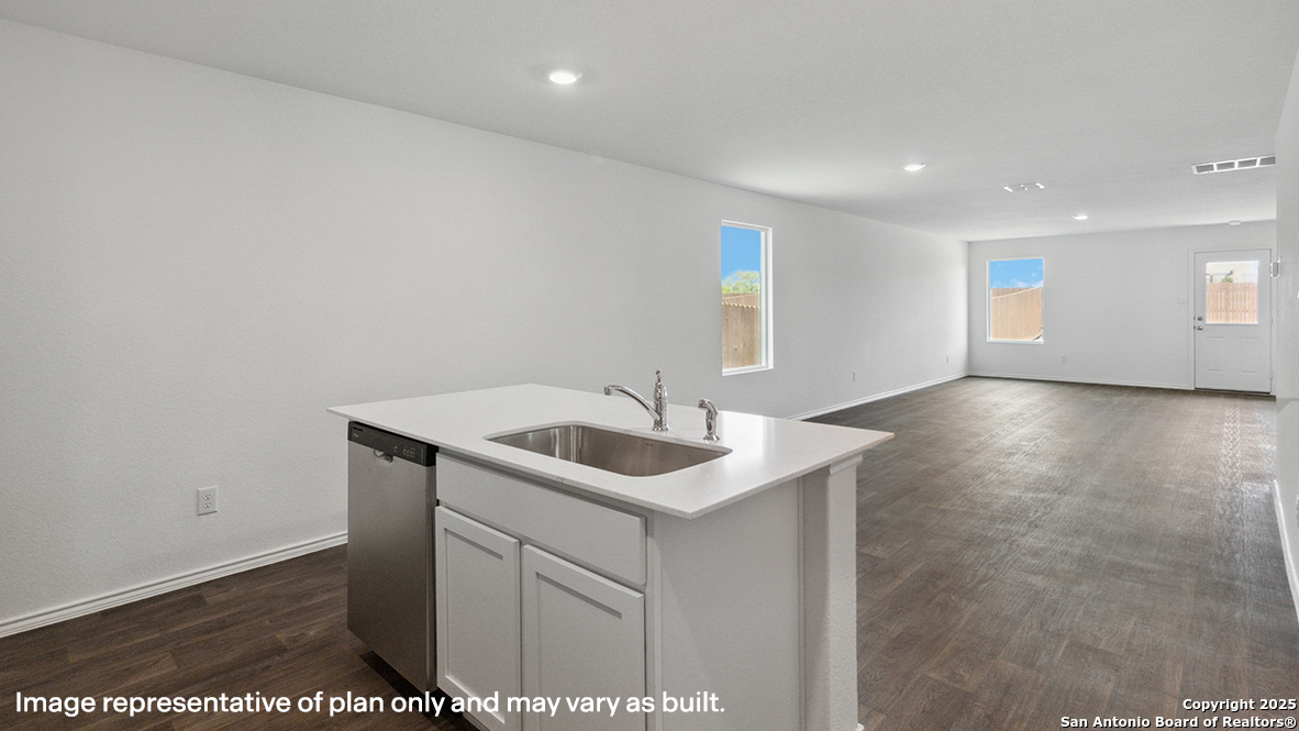 4907 Iguana, , 78109 — photo 1