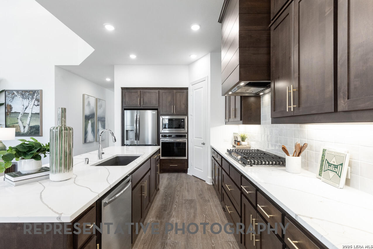 125 Witwatersrand, ,  78108 — photo 1