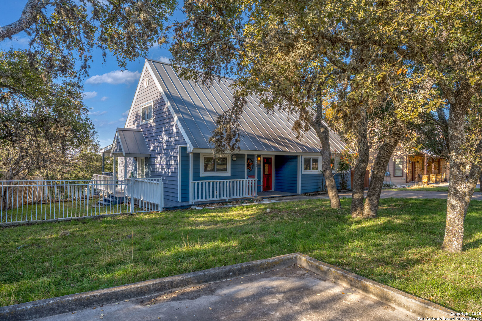 1262 Paradise Dr, , 78133 — photo 1