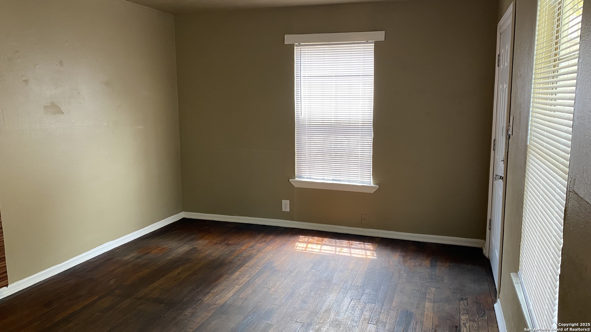 1222 Gardina, ,  78201 — photo 1