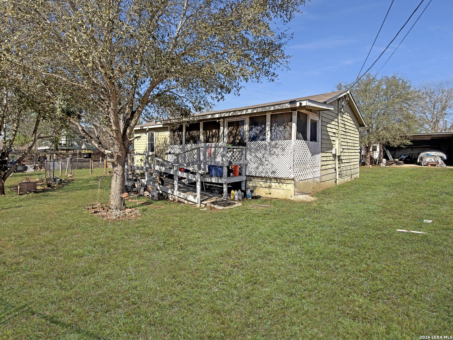 213 E 4th, Elmendorf, TX 78112 — photo 1