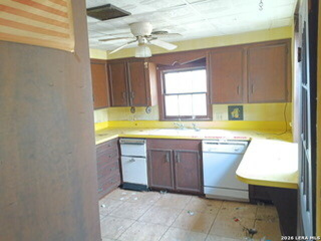 708 Parkview, , 77979 — photo 1