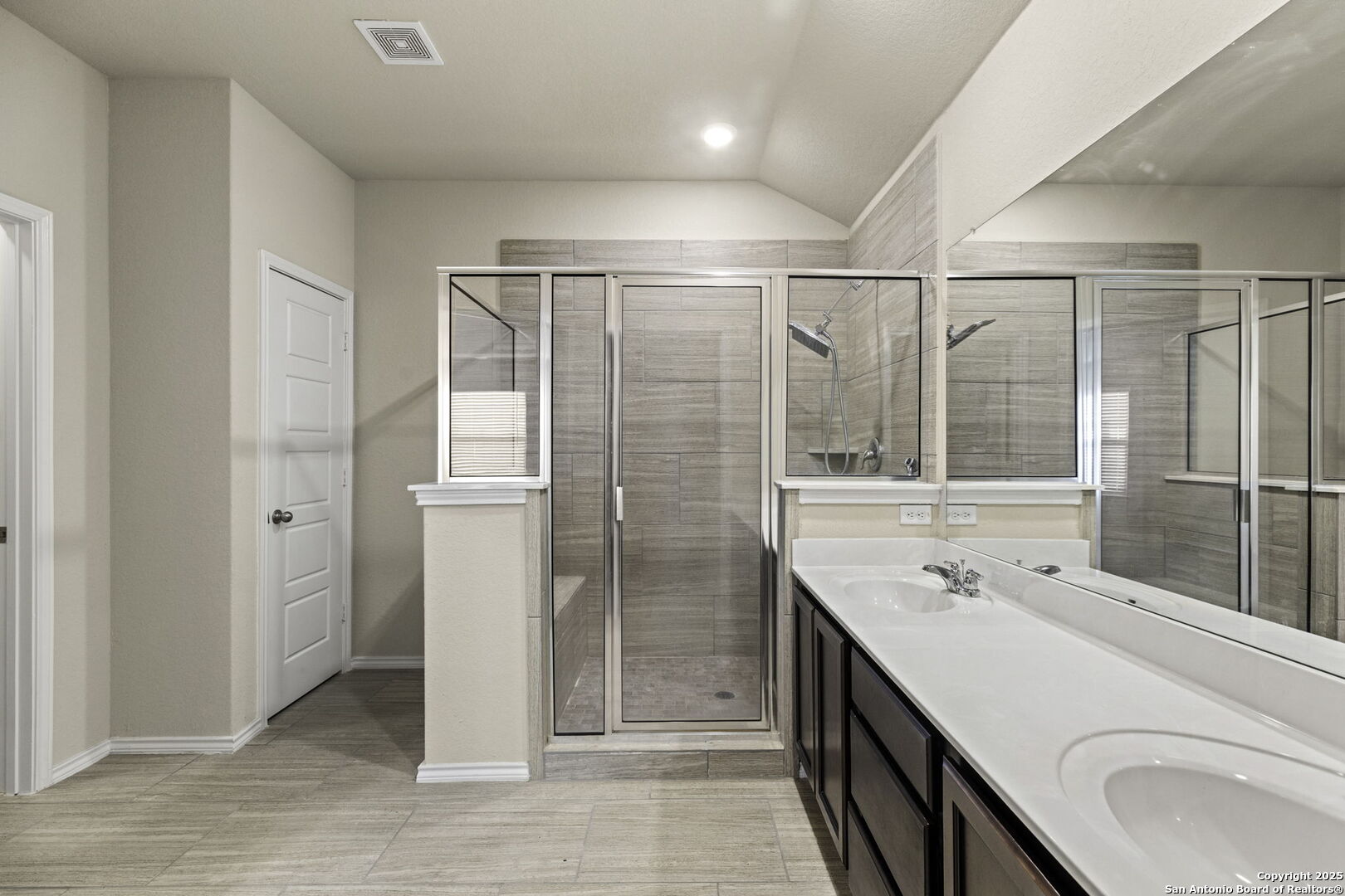 161 Sambar Main, , 78108 — photo 1