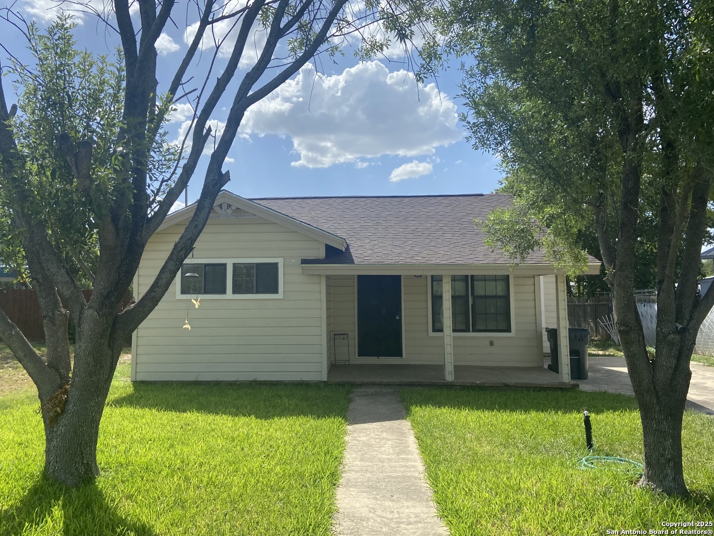 506 S 5th, Carrizo Springs, TX 78834 — photo 1