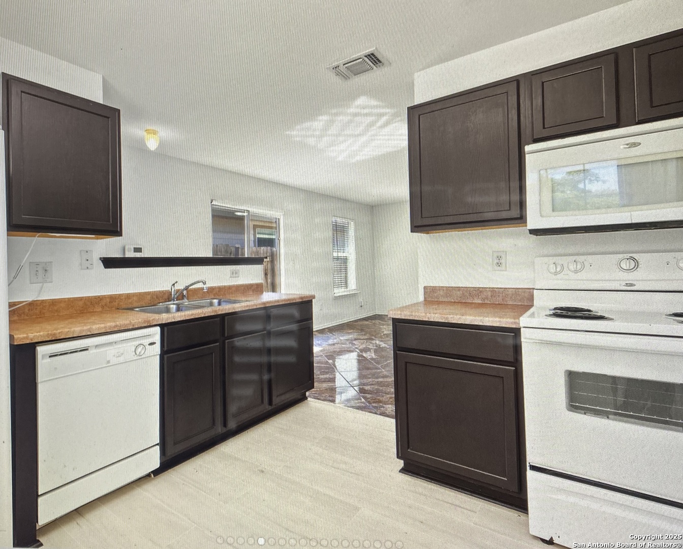 2414 Mission Ct, San Antonio, TX 78223 — photo 1