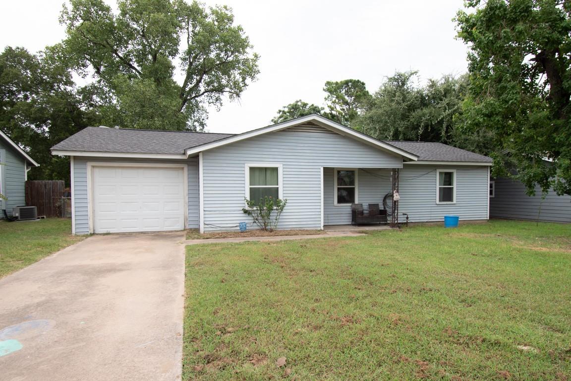 722 Dyer, Rockdale, TX 76567 — photo 1