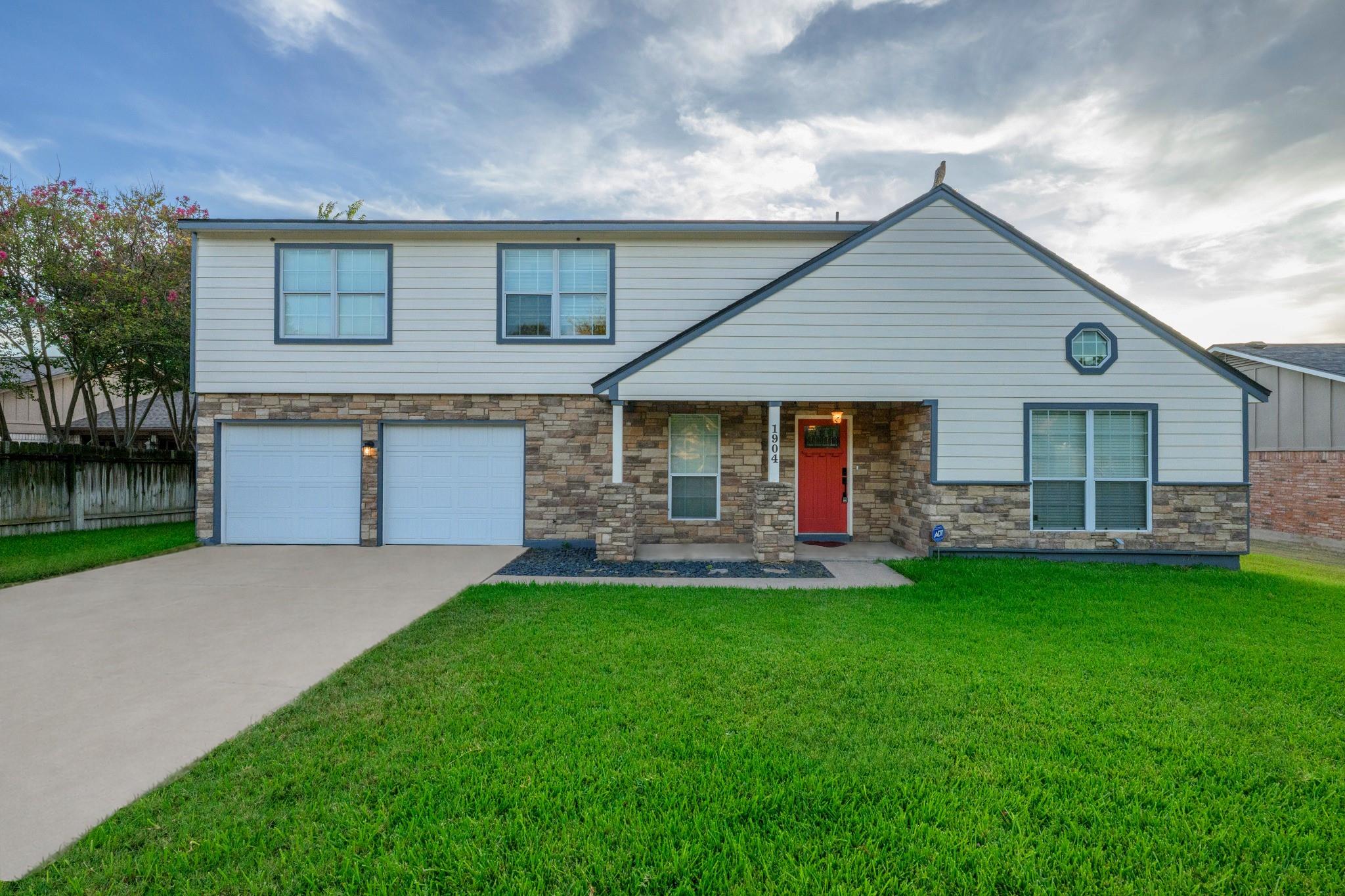 1904  Oakridge Dr, Round Rock, TX 78681 — photo 1