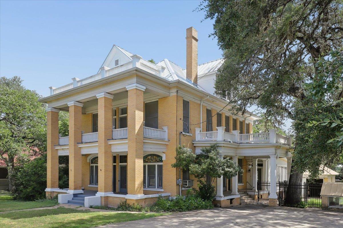 504 Main, Lockhart, TX 78644 — photo 1