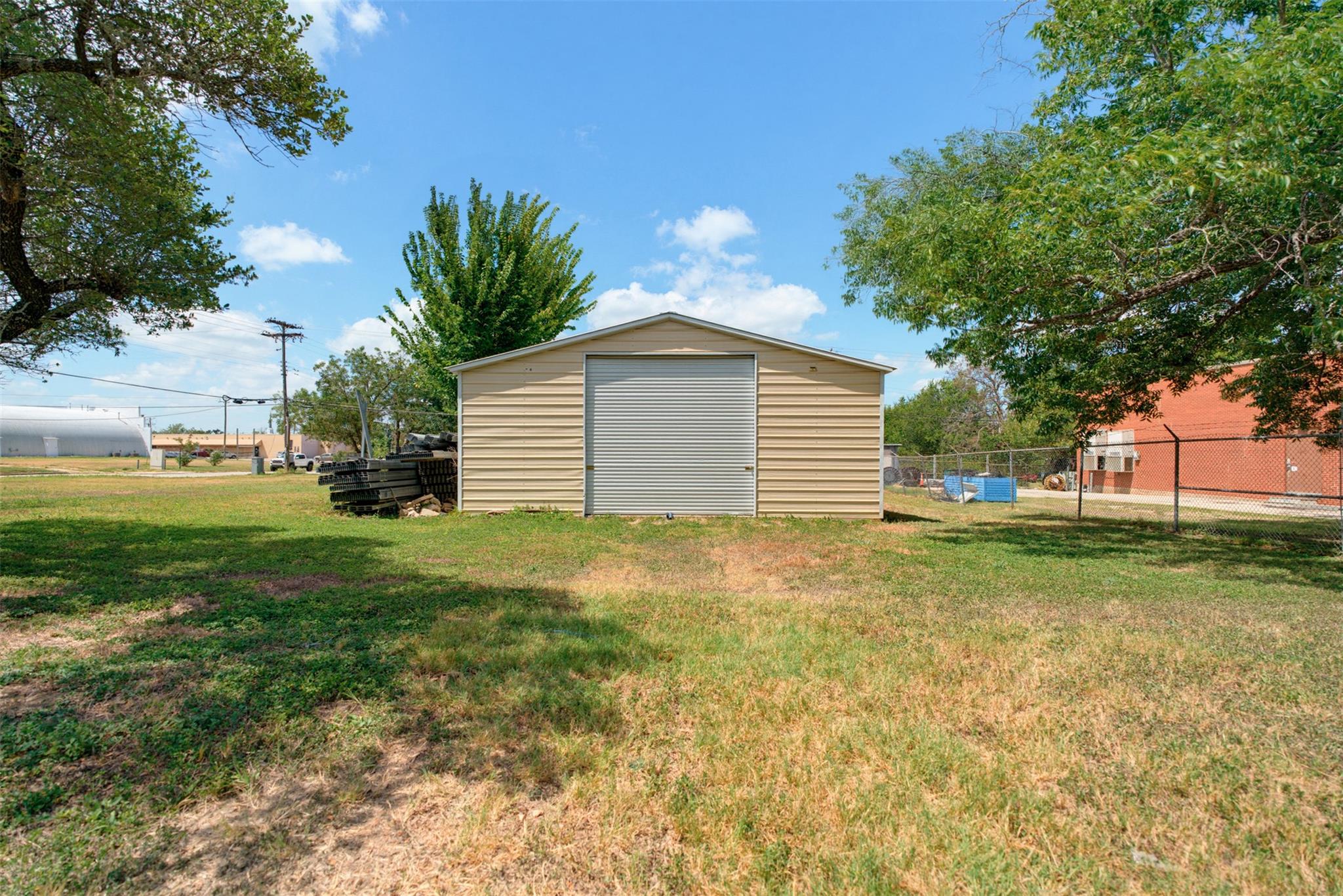127 Davilla, Rockdale, TX 76567 — photo 1