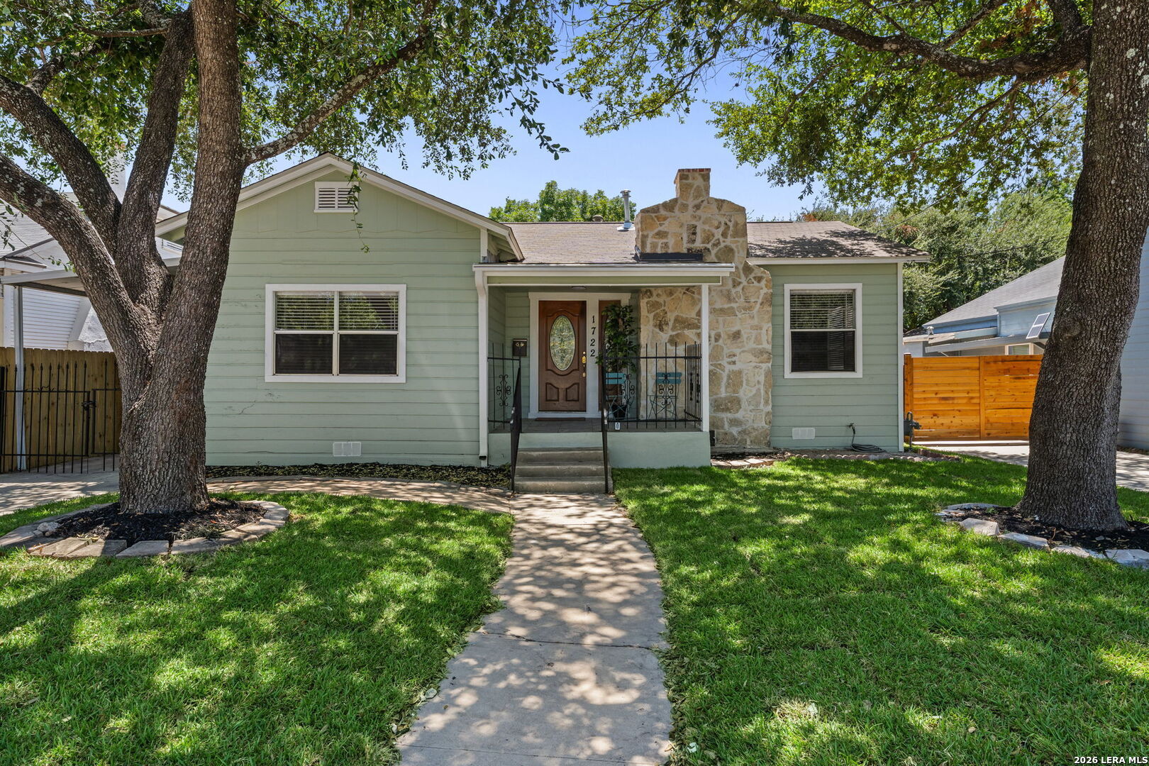 1722 W Mistletoe, San Antonio, TX 78201 — photo 1