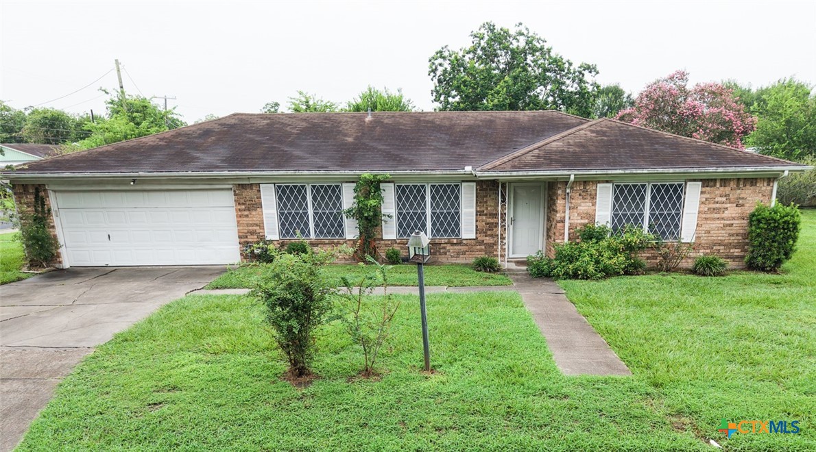 2411 Ozark Street, Victoria, TX 77901 — photo 1