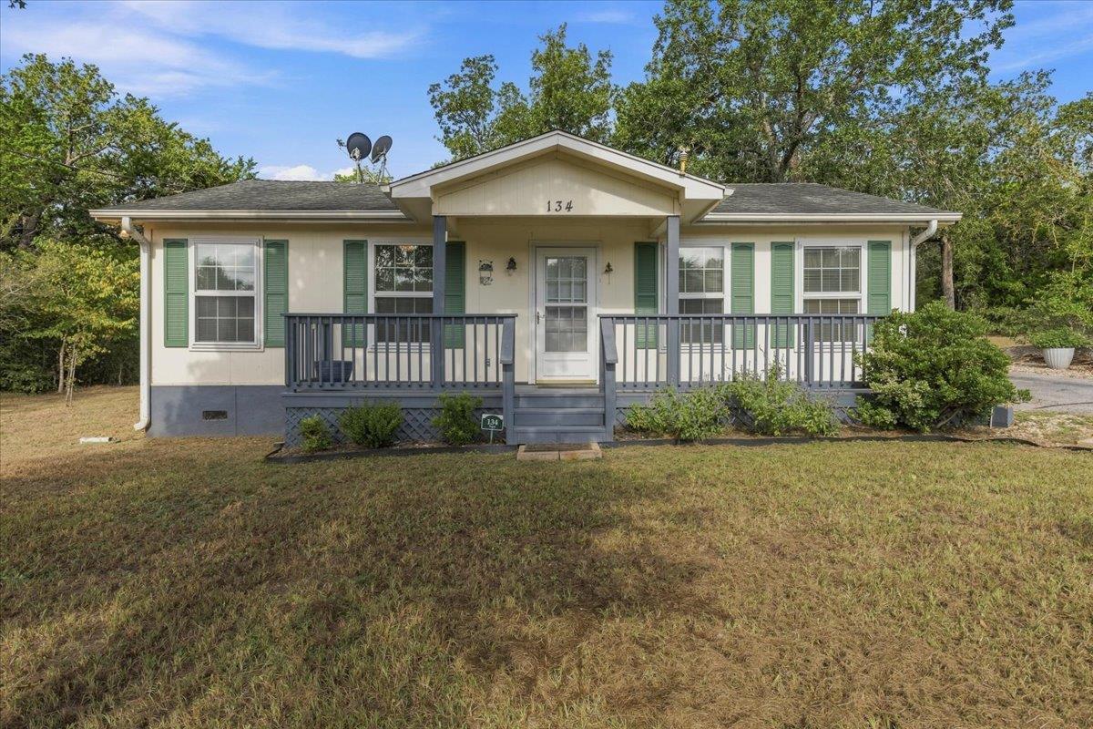 134 Tejas, Smithville, TX 78957 — photo 1