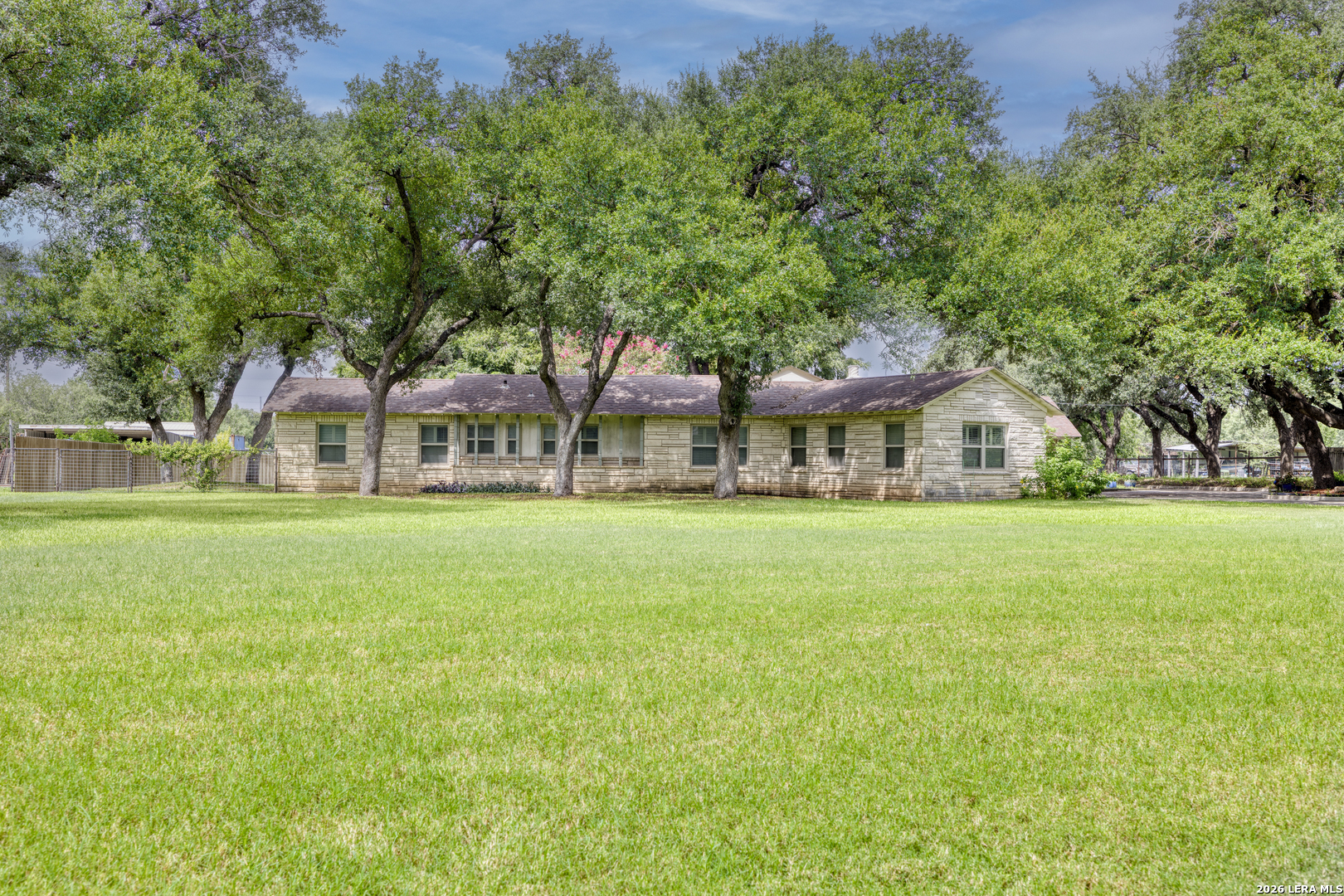929 Black St, Uvalde, TX 78801 — photo 1