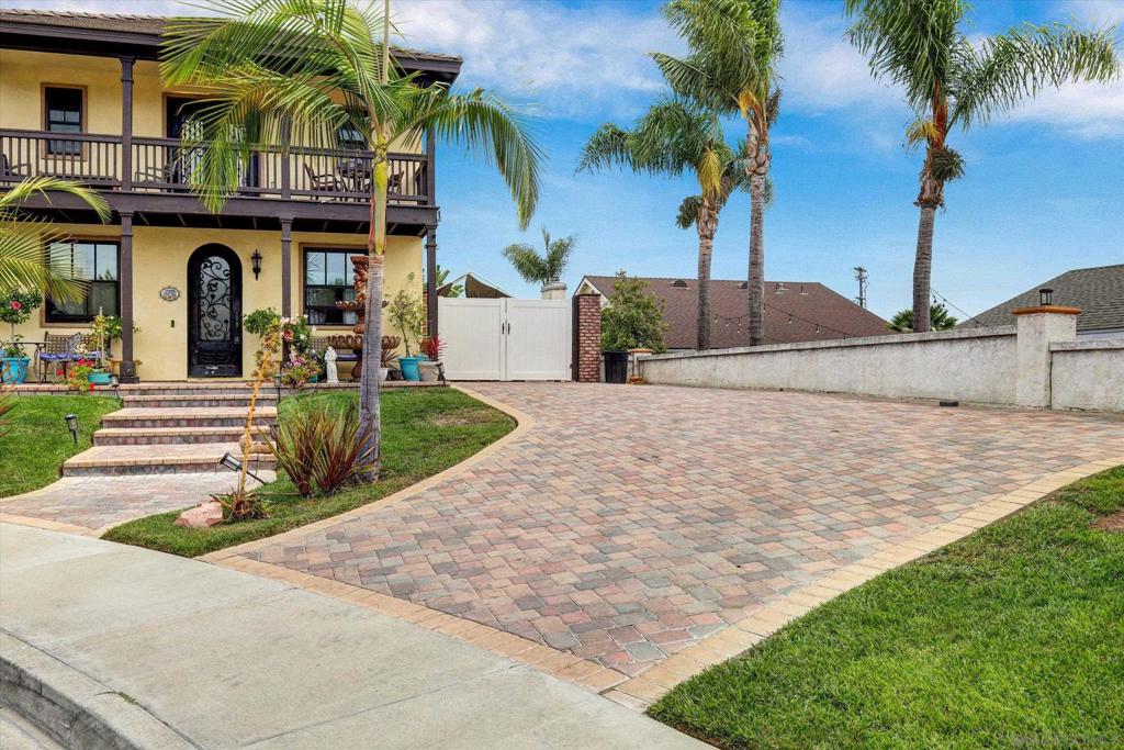 523 Hatherly St, Vista, CA 92083 — photo 1