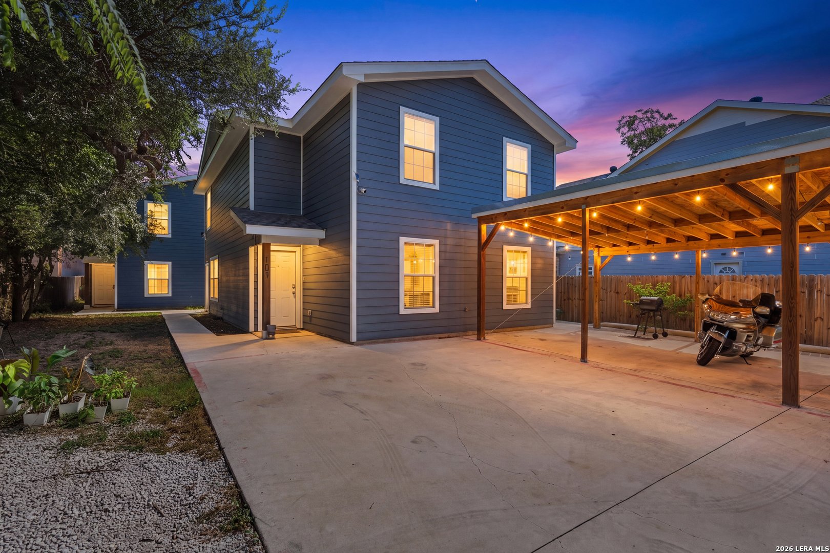 1535 W Laurel, San Antonio, TX 78201 — photo 1