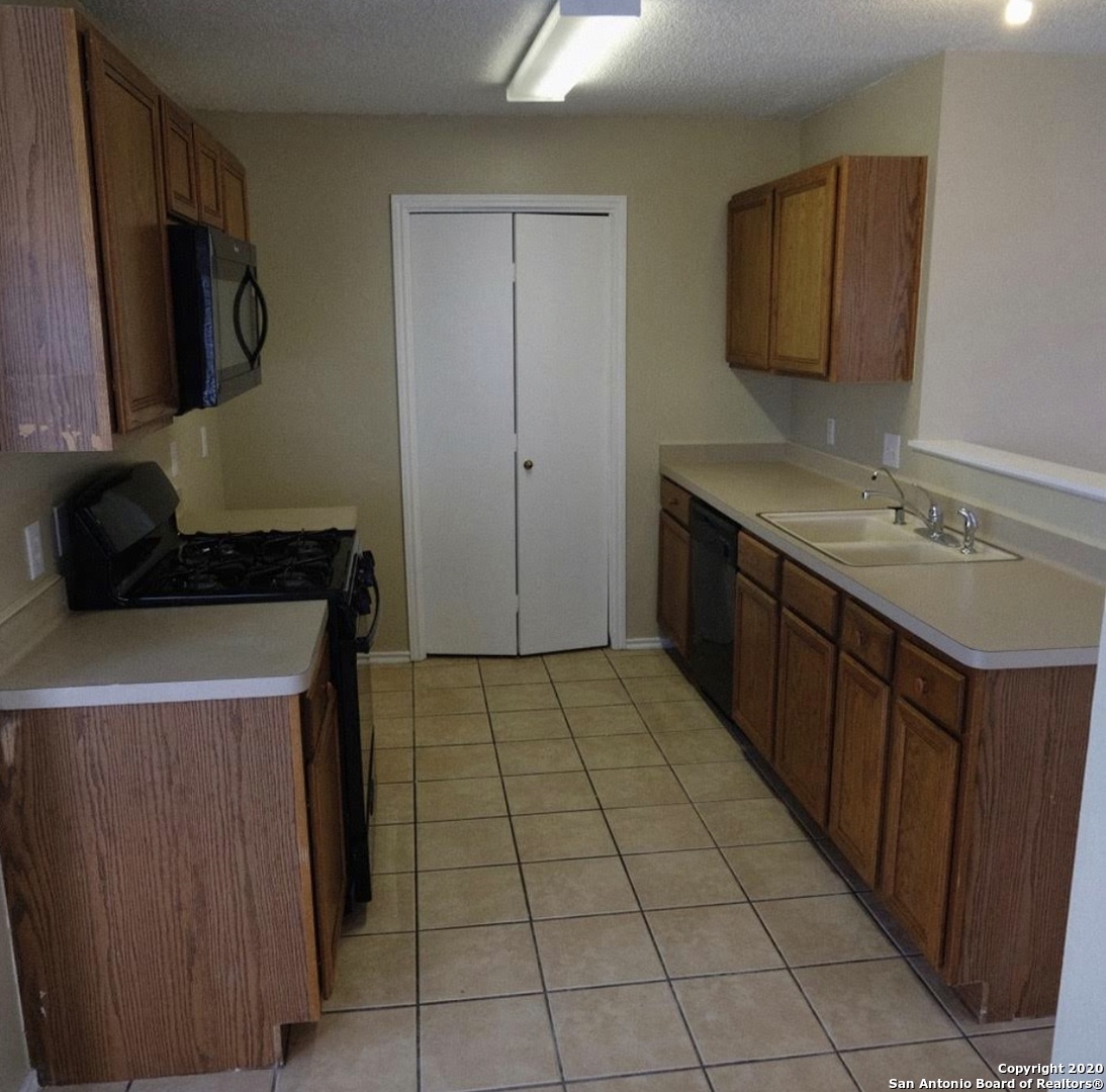 9818 Autumn Valley, ,  78109 — photo 1