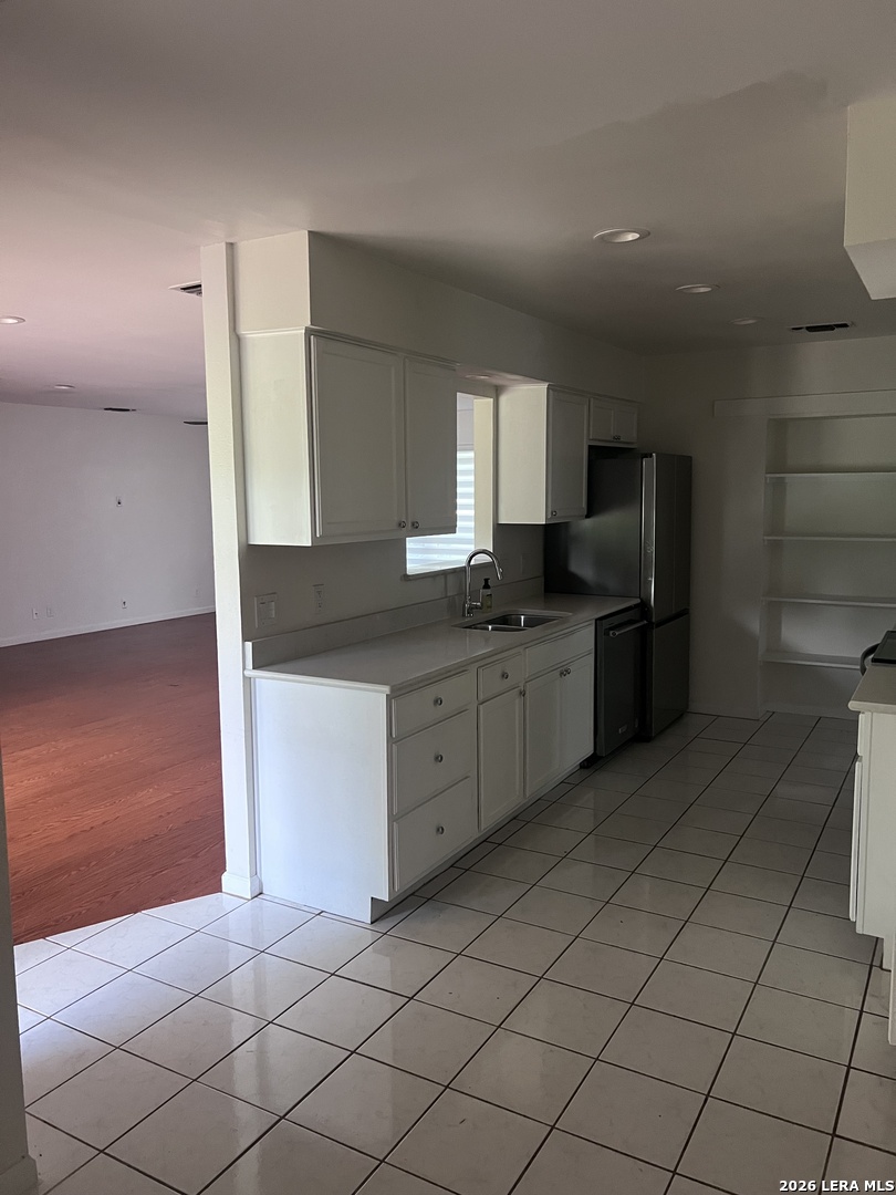 9219 GARDEN RIDGE DR, ,  78266 — photo 1