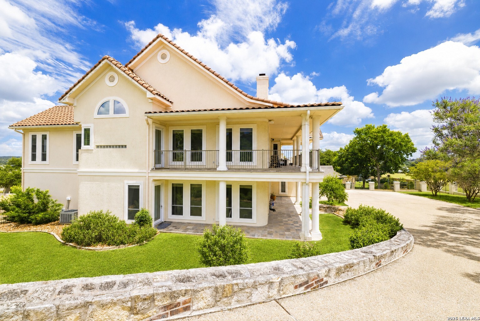 107 Deerwood Drive, Kerrville, TX 78028 — photo 1