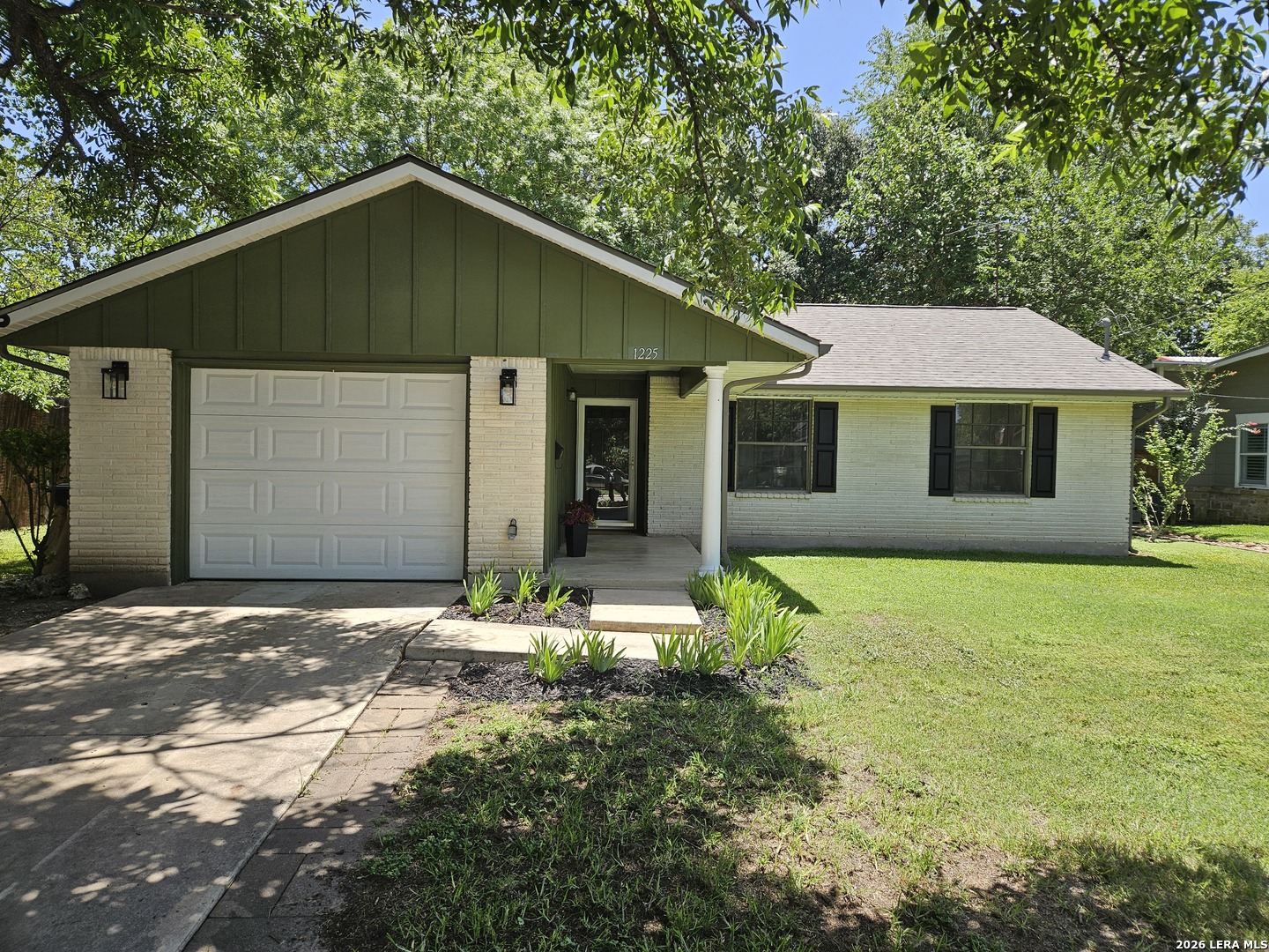 1225 W Coll, New Braunfels, TX 78130 — photo 1