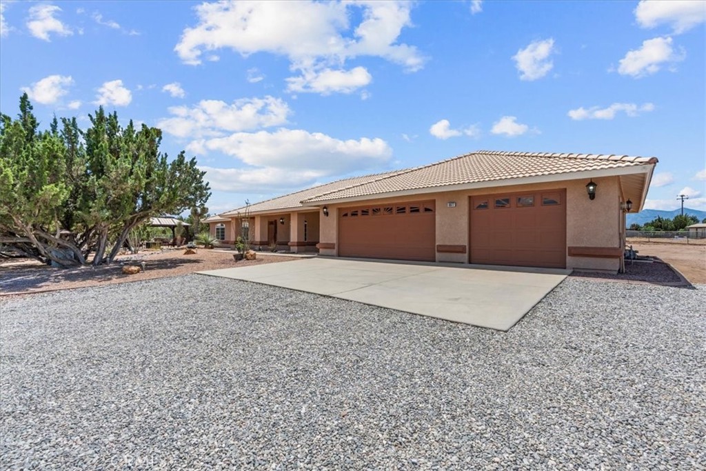 6977 kourie Way, Oak Hills, CA 92344 — photo 1