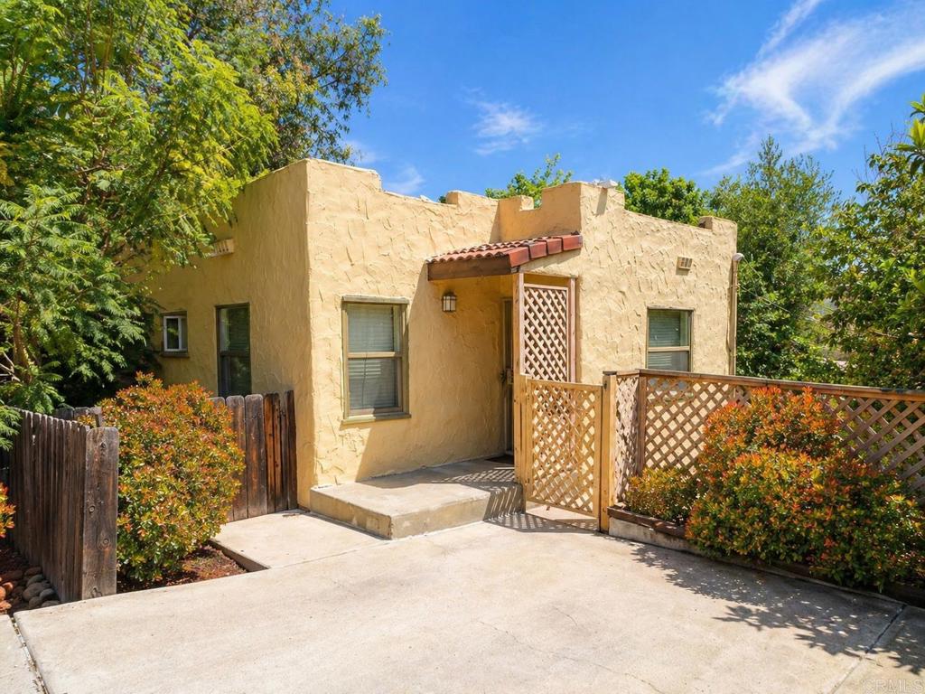 3211 Menlo, San Diego, CA 92105 — photo 1