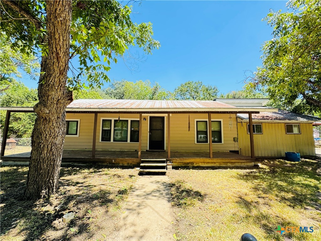 817 N Goodrich Street, Seguin, TX 78155 — photo 1