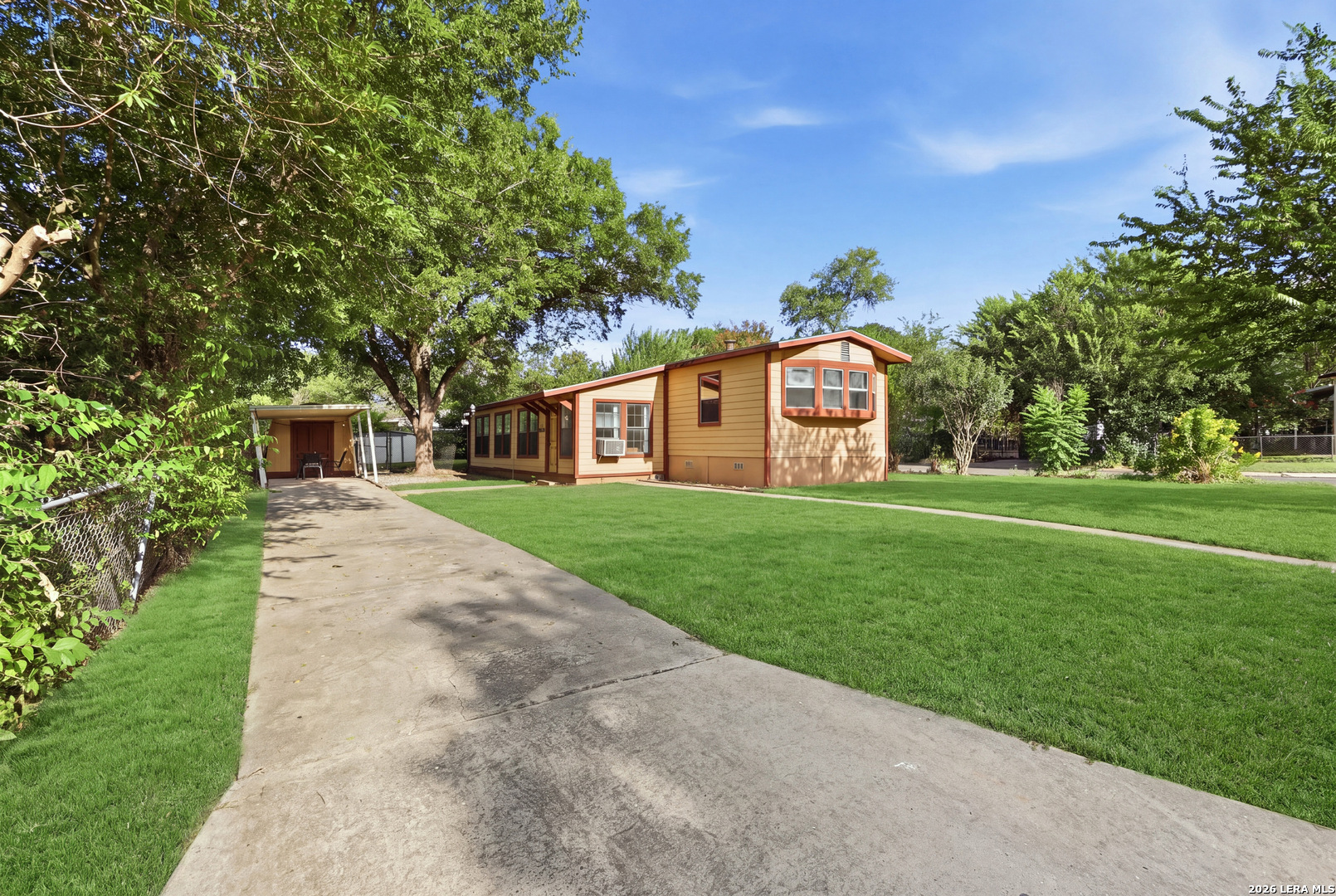 8561 BRAEWICK DR, San Antonio, TX 78239 — photo 1