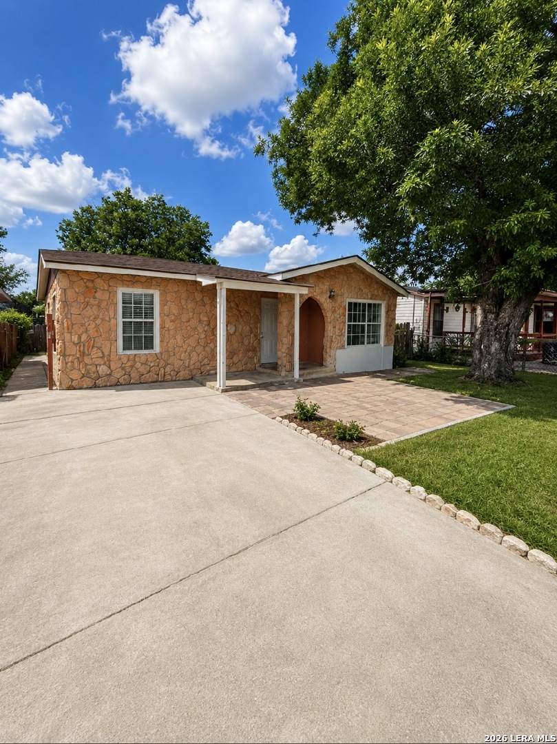 130 PICKFORD AVE, San Antonio, TX 78228 — photo 1