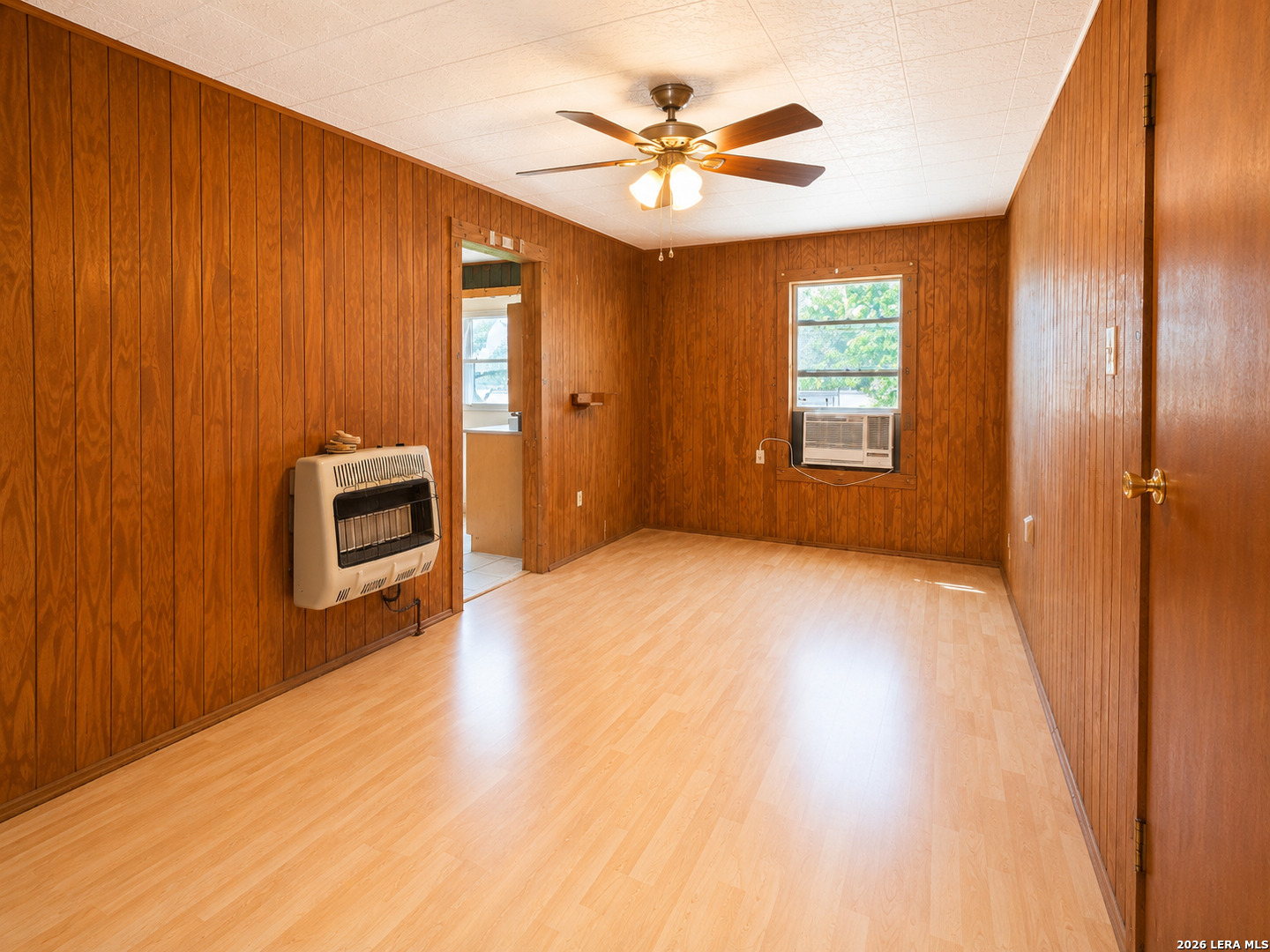 305 WALTOM AVE, ,  78026 — photo 1