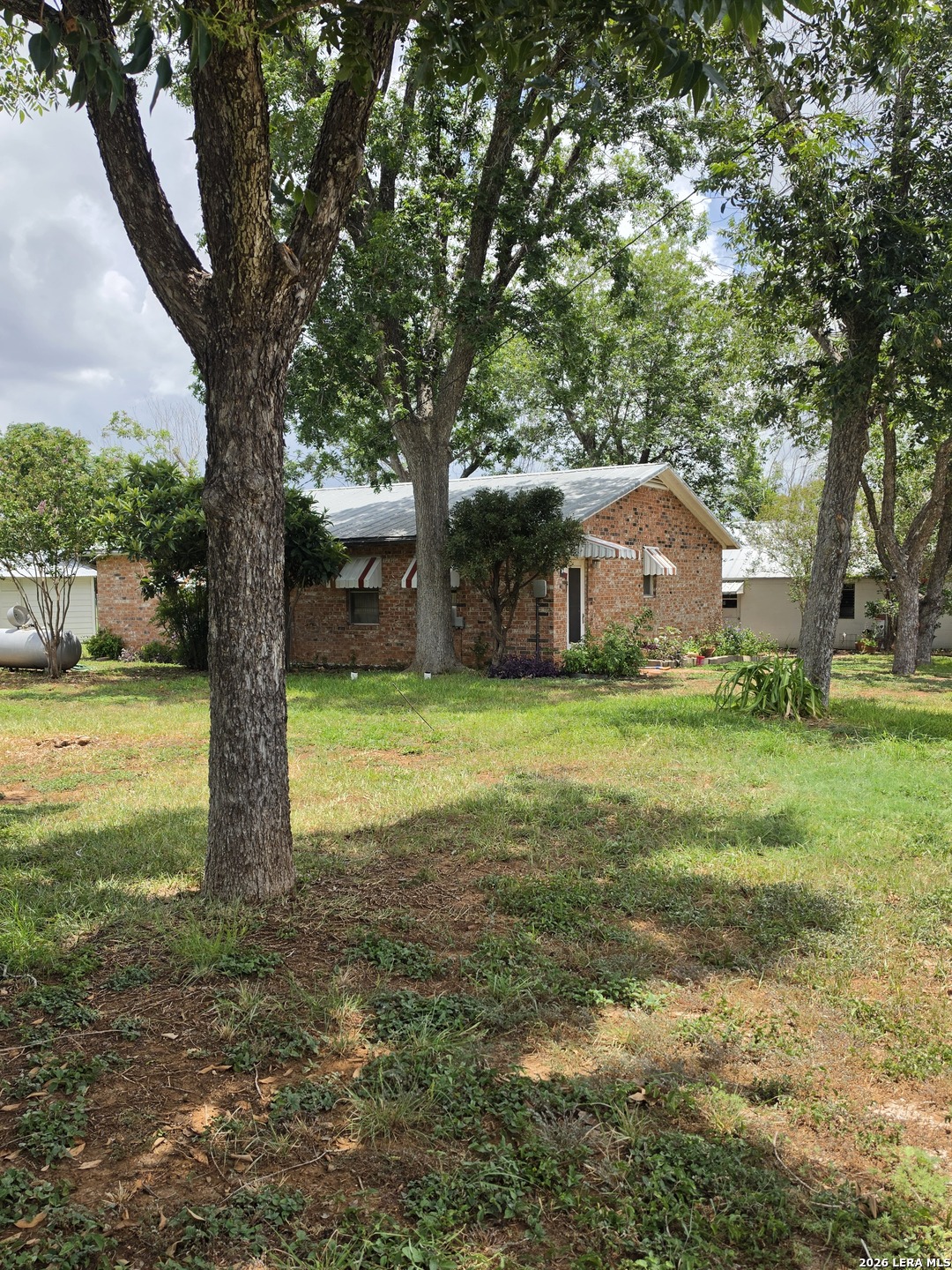 305 WALTOM AVE, Jourdanton, TX 78026 — photo 1