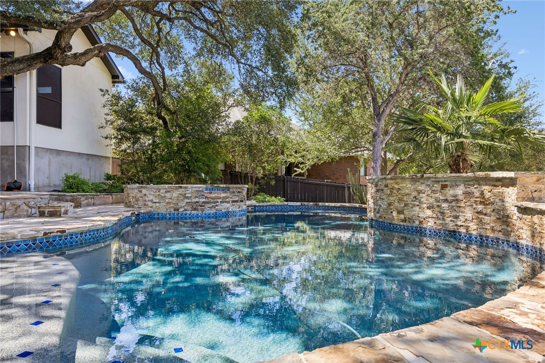 406 Marsh, New Braunfels, TX 78130 — photo 1