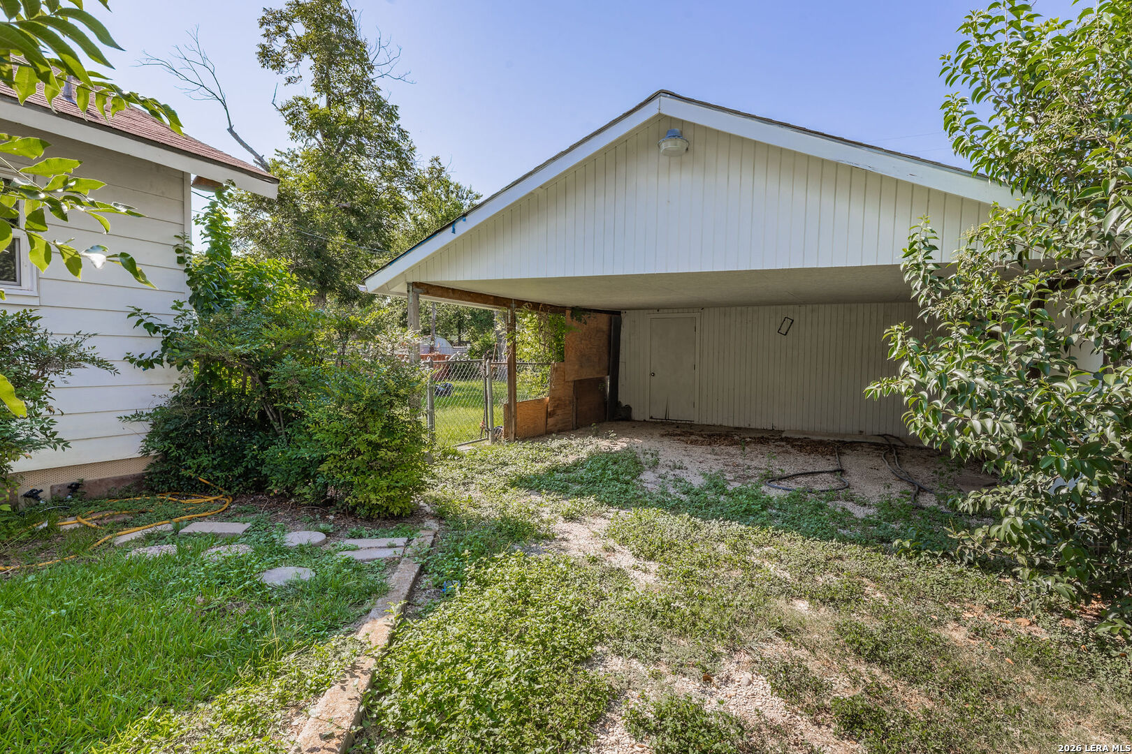 963 Bismark, ,  78155 — photo 1