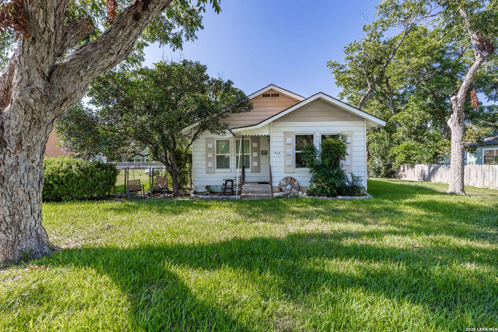 963 Bismark, Seguin, TX 78155 — photo 1