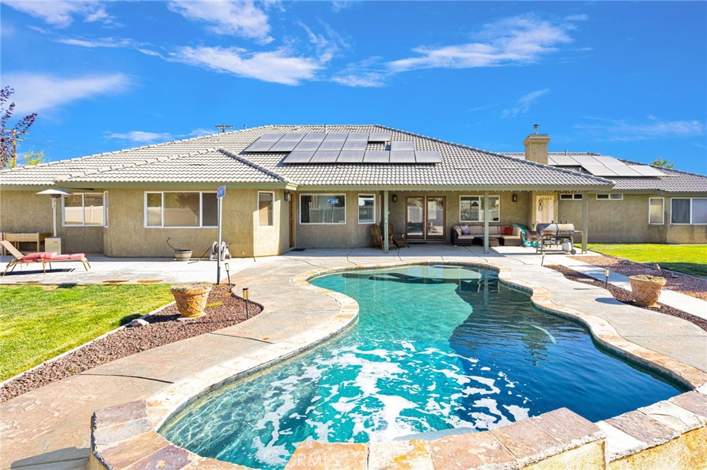 10525 Mono, Phelan, CA 92392 — photo 1