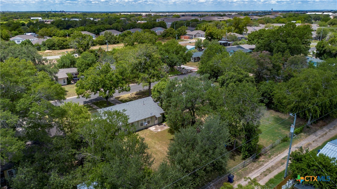 437 Wallace, Seguin, TX 78155 — photo 1