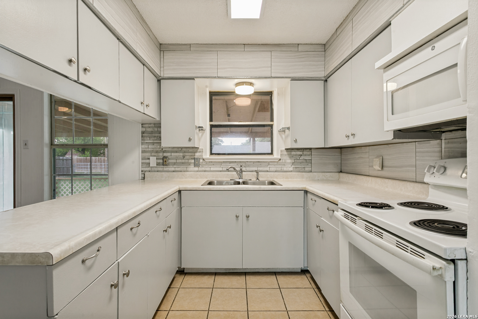 207 BALBOA DR, , 78148 — photo 1