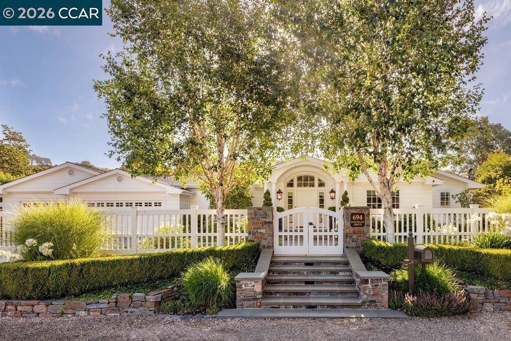 694 Los Palos Dr, Lafayette, CA 94549 — photo 1