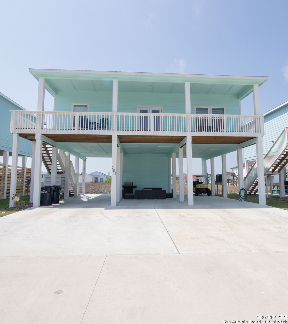 207 Paradise Dr, Rockport, TX 78382 — photo 1