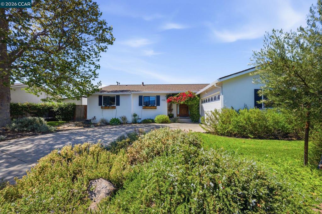 1739 Woodcrest Dr, Concord, CA 94521 — photo 1