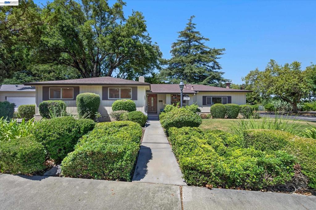 1787 Roxbury Dr, Concord, CA 94519 — photo 1