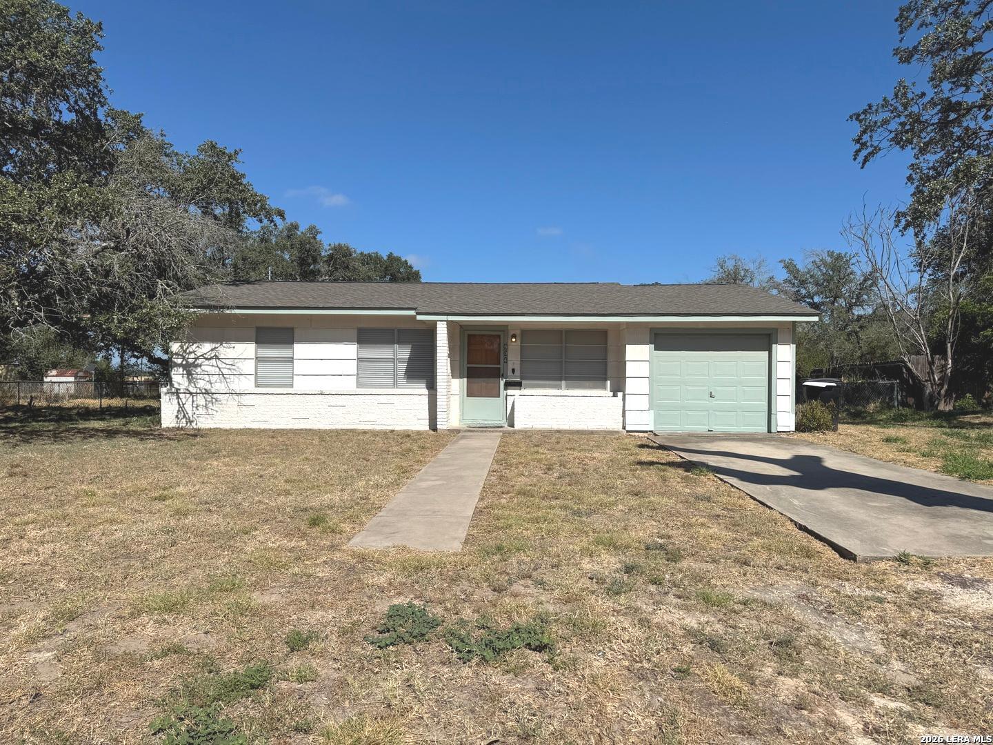 604 Mockingbird, , 78016 — photo 1