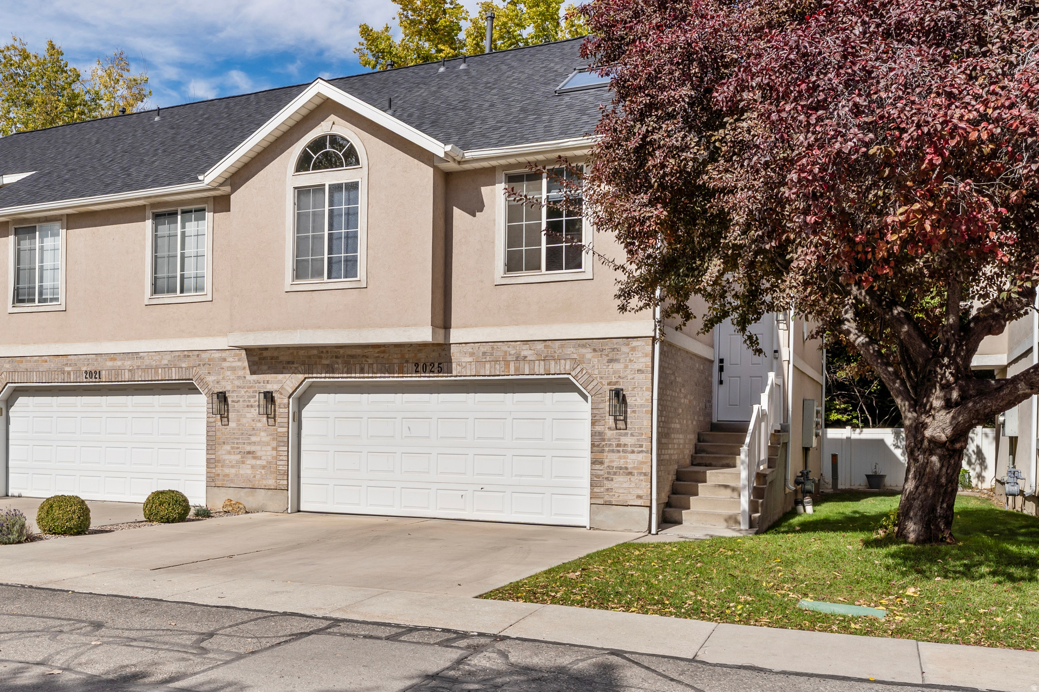 2025 E COTTON WILLOW LN, Holladay, UT 84117 — photo 1