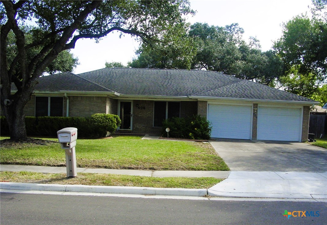 406 Sherwood, Victoria, TX 77901 — photo 1