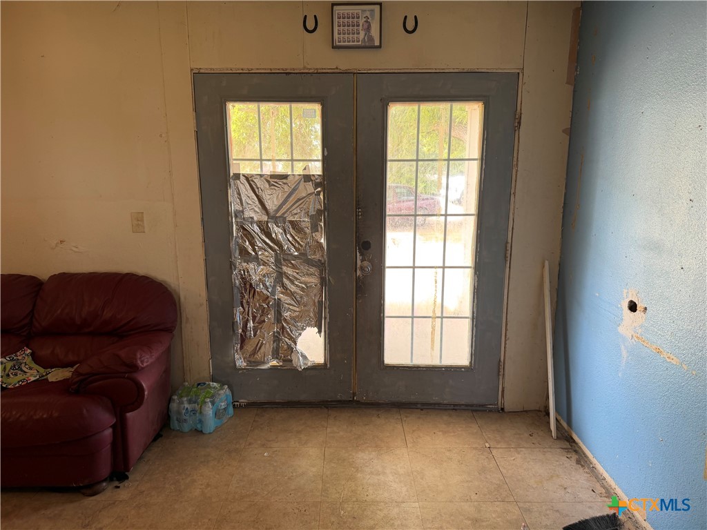 602 Dallas, Seadrift, TX 77983 — photo 1