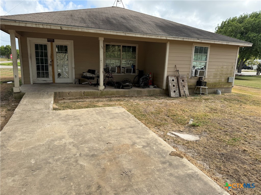 602 W Dallas Avenue, Seadrift, TX 77983 — photo 1