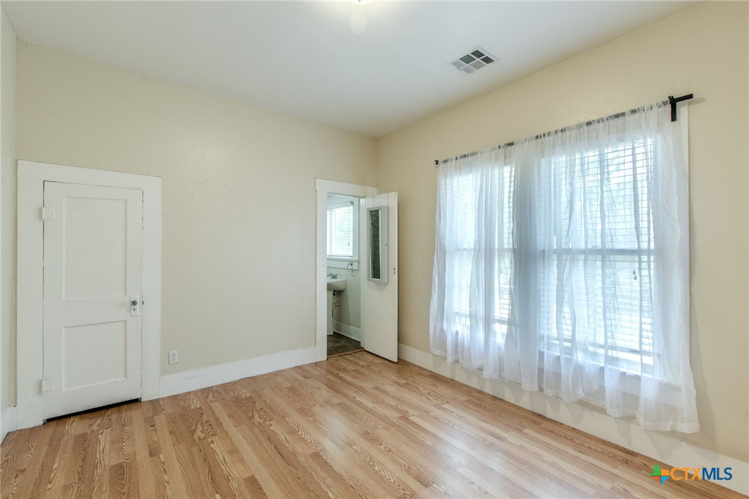 738 Wall, Belton, TX 76513 — photo 1