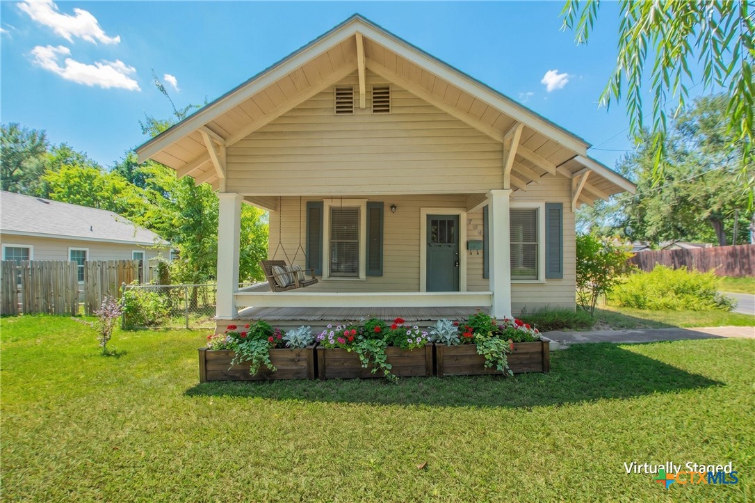 738 N Wall Street, Belton, TX 76513 — photo 1