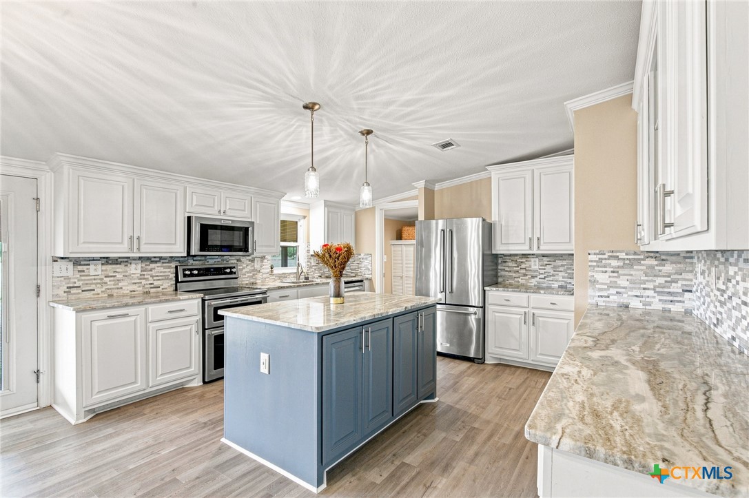 730 Shady Hollow, Victoria, TX 77904 — photo 1